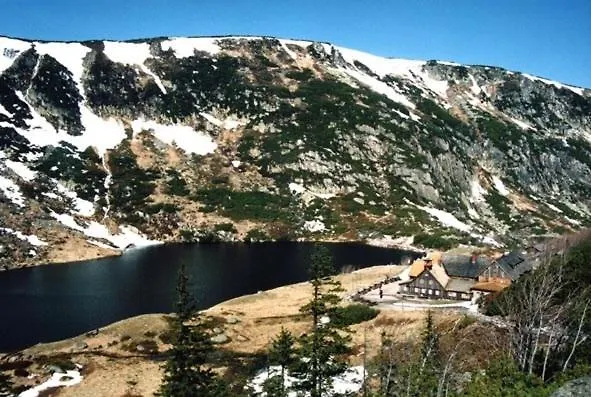 Schronisko Pttk Samotnia *