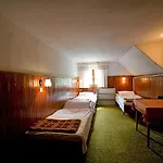Schronisko Pttk Samotnia Hostel *