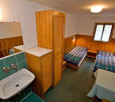 Schronisko Pttk Samotnia Hostal *