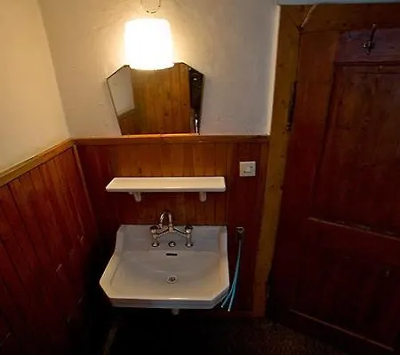 Schronisko Pttk Samotnia Auberge de jeunesse *