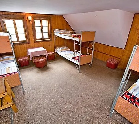 Schronisko Pttk Samotnia Auberge de jeunesse *